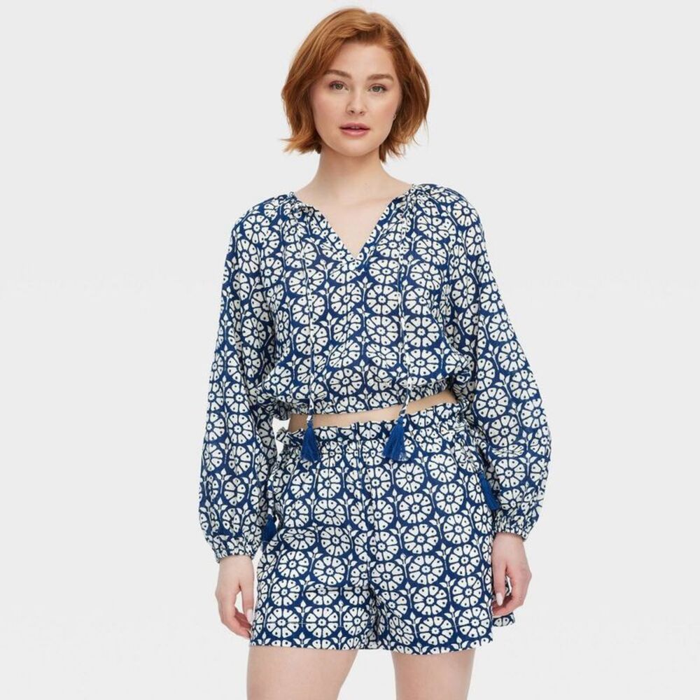 Roller Rabbit - Women's Daisy Floral Long Sleeve Tie-Neck Boho Top Blue